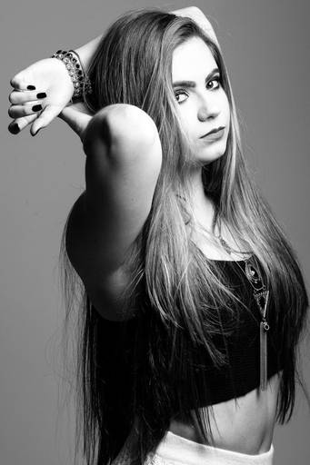 Ensaio feminino em estúdio, fotografado pelo melhor fotógrafo de Curitiba e Campo Largo, Michel Druziki.