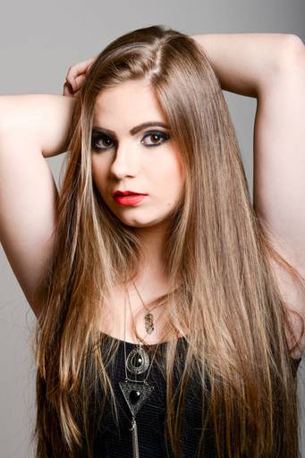 Ensaio feminino em estúdio, fotografado pelo melhor fotógrafo de Curitiba e Campo Largo, Michel Druziki.