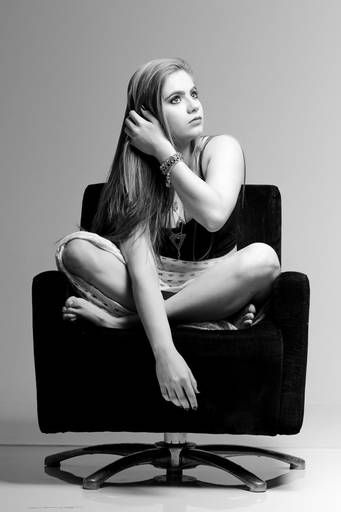 Ensaio feminino em estúdio, fotografado pelo melhor fotógrafo de Curitiba e Campo Largo, Michel Druziki.