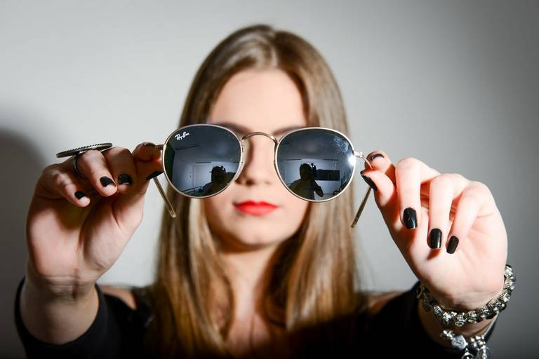 Ensaio em estúdio óculos de sol, fotografado pelo melhor fotógrafo de Curitiba e Campo Largo, Michel Druziki.
