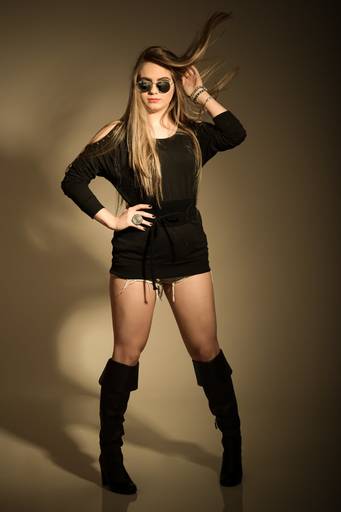 Ensaio em estúdio fundo colorido, fotografado pelo melhor fotógrafo de Curitiba e Campo Largo, Michel Druziki.