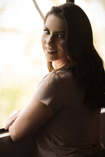 Ensaio feminino Carol Portella estúdio em Campo Largo, pelo melhor fotógrafo de Curitiba e Campo Largo, Michel Druziki.