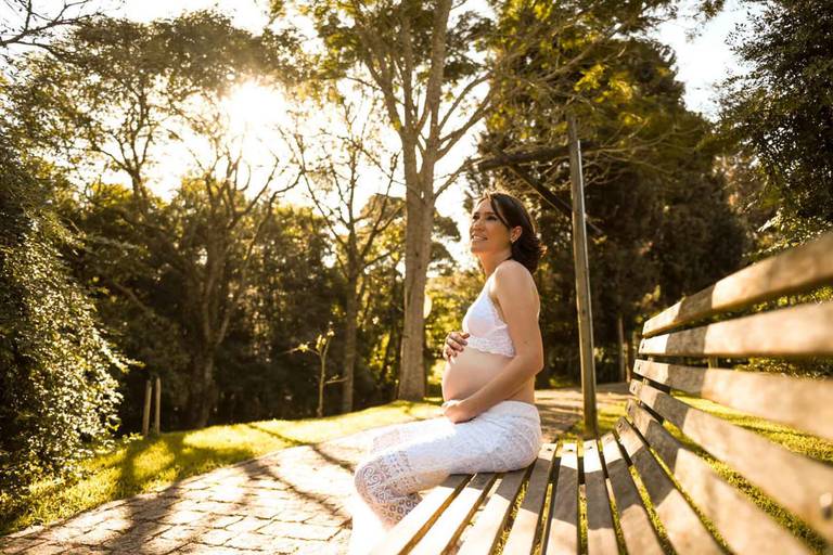 Ensaio gestante Fabiana no parque, fotografado pelo melhor fotógrafo de Curitiba e Campo Largo, Michel Druziki.