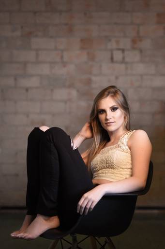 Ensaio feminino no estúdio, fotografado pelo melhor fotógrafo de Curitiba e Campo Largo, Michel Druziki.