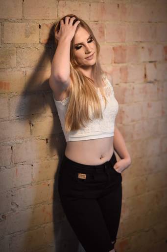 Ensaio feminino no estúdio, fotografado pelo melhor fotógrafo de Curitiba e Campo Largo, Michel Druziki.