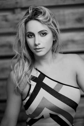 Ensaio sensual Jaque Pissaia no estúdio, fotografado pelo melhor fotógrafo de Curitiba e Campo Largo, Michel Druziki.