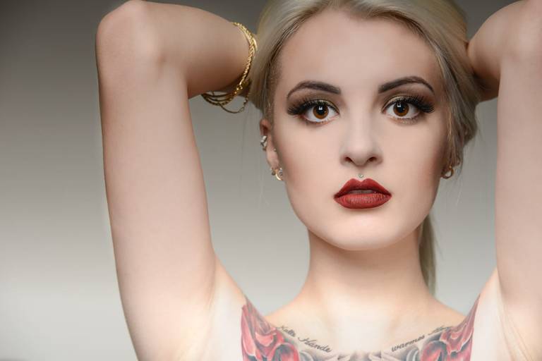 Ensaio feminino sensual, conceitual  Kauana Trojahn  fotografado pelo melhor fotógrafo de Curitiba e Campo Largo, Michel Druziki.