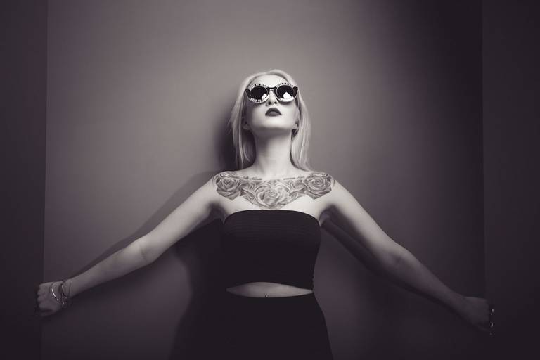 Ensaio feminino sensual, conceitual  Kauana Trojahn  fotografado pelo melhor fotógrafo de Curitiba e Campo Largo, Michel Druziki.