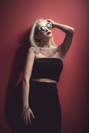 Ensaio feminino sensual, conceitual  Kauana Trojahn  fotografado pelo melhor fotógrafo de Curitiba e Campo Largo, Michel Druziki.