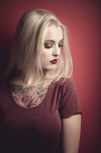 Ensaio feminino sensual, conceitual  Kauana Trojahn  fotografado pelo melhor fotógrafo de Curitiba e Campo Largo, Michel Druziki.