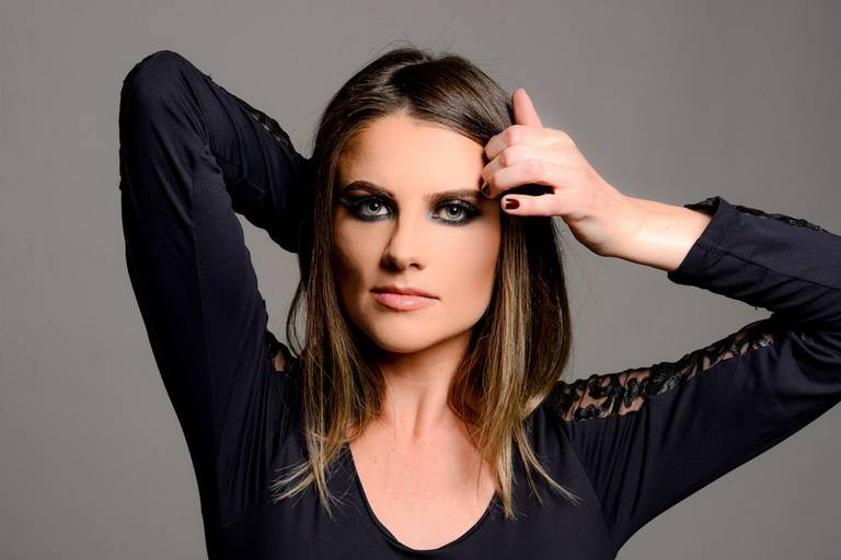 Ensaio feminino sensual, Leticia Tabor fotografado pelo melhor fotógrafo de Curitiba e Campo Largo, Michel Druziki.