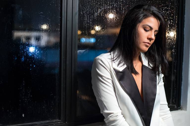 Michel druziki melhor fotografo de curitiba e campo largo ensaio estúdio feminino chuva na janela