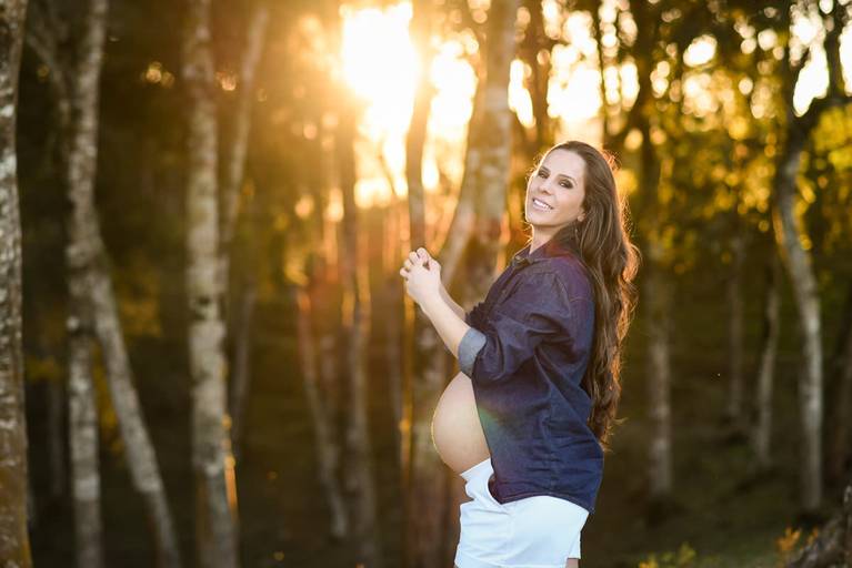 Ensaio gestante no campo, pelo melhor fotógrafo de Curitiba e Campo Largo, Michel Druziki.