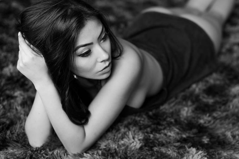 Ensaio sensual Udi em estúdio  fotografado pelo melhor fotógrafo de Curitiba e Campo Largo, Michel Druziki. 