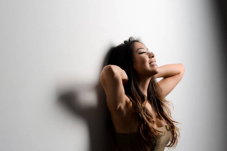 Ensaio sensual Udi em estúdio  fotografado pelo melhor fotógrafo de Curitiba e Campo Largo, Michel Druziki. 