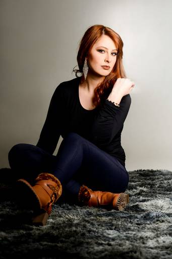 Ensaio feminino Hellen Riba no estúdio, fotografado pelo melhor fotógrafo de Curitiba e Campo Largo, Michel Druziki.