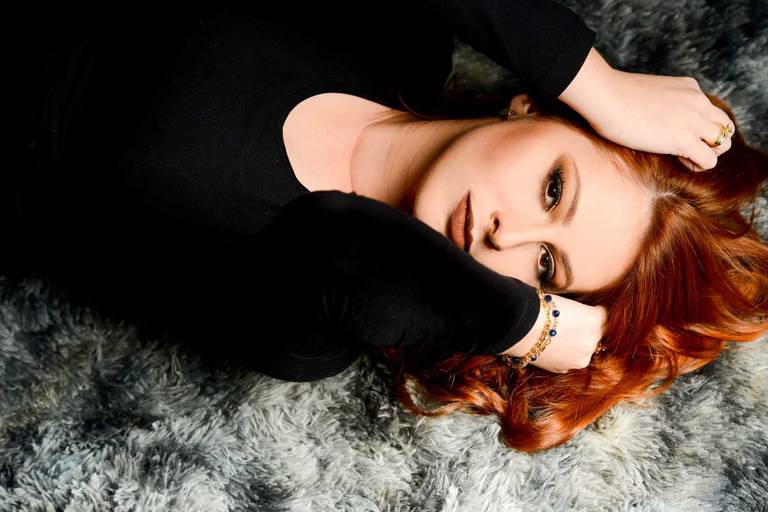 Ensaio feminino Hellen Riba no estúdio, fotografado pelo melhor fotógrafo de Curitiba e Campo Largo, Michel Druziki.