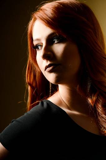 Ensaio feminino Hellen Riba no estúdio, fotografado pelo melhor fotógrafo de Curitiba e Campo Largo, Michel Druziki.