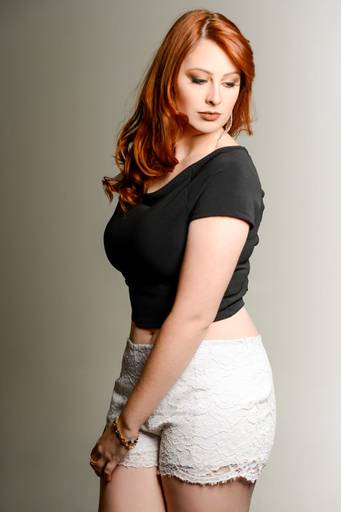 Ensaio feminino Hellen Riba no estúdio, fotografado pelo melhor fotógrafo de Curitiba e Campo Largo, Michel Druziki.