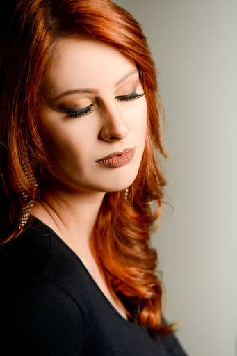 Ensaio feminino Hellen Riba no estúdio, fotografado pelo melhor fotógrafo de Curitiba e Campo Largo, Michel Druziki.