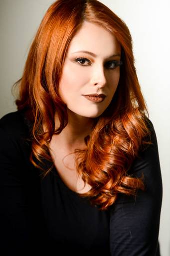 Ensaio feminino Hellen Riba no estúdio, fotografado pelo melhor fotógrafo de Curitiba e Campo Largo, Michel Druziki.