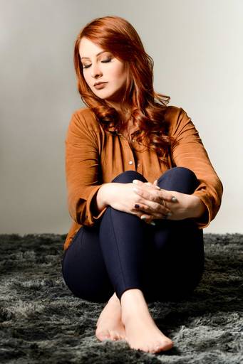 Ensaio feminino Hellen Riba no estúdio, fotografado pelo melhor fotógrafo de Curitiba e Campo Largo, Michel Druziki.