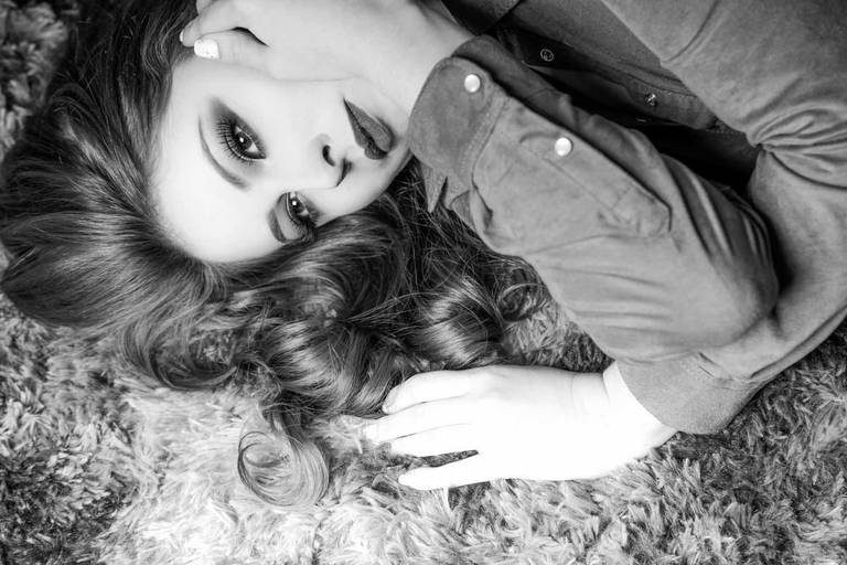 Ensaio feminino Hellen Riba no estúdio, fotografado pelo melhor fotógrafo de Curitiba e Campo Largo, Michel Druziki.