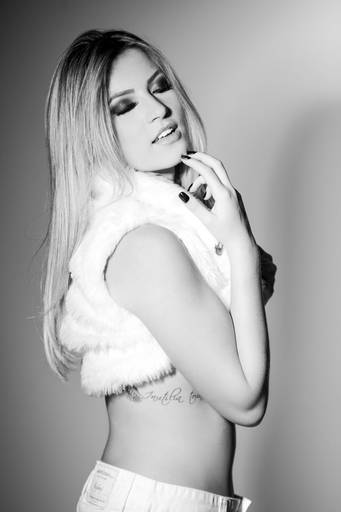 Ensaio feminino sensual, Ianá fotografado pelo melhor fotógrafo de Curitiba e Campo Largo, Michel Druziki.