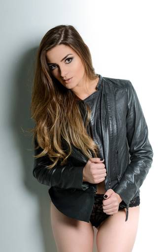 Ensaio feminino sensual, Ingrid fotografado pelo melhor fotógrafo de Curitiba e Campo Largo, Michel Druziki.