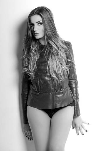 Ensaio feminino sensual, Ingrid fotografado pelo melhor fotógrafo de Curitiba e Campo Largo, Michel Druziki.