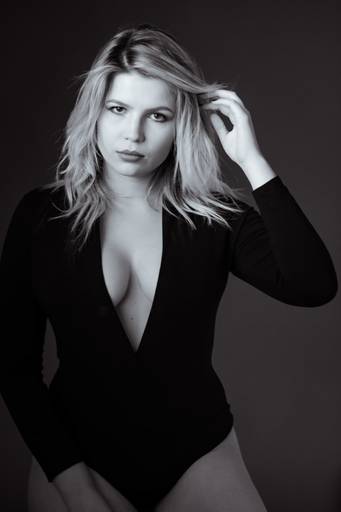 Ensaio sensual em estúdio fotografado pelo melhor fotógrafo de Curitiba e Campo Largo, Michel Druziki. 