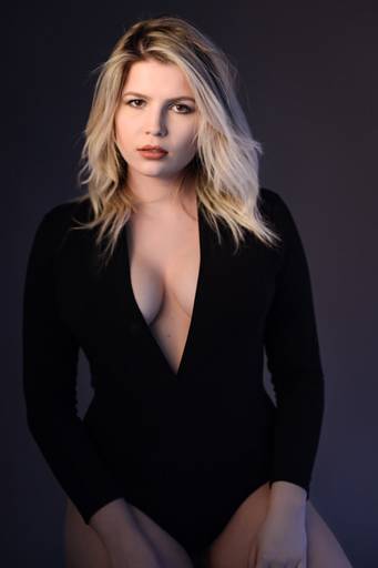 Ensaio sensual em estúdio fotografado pelo melhor fotógrafo de Curitiba e Campo Largo, Michel Druziki. 