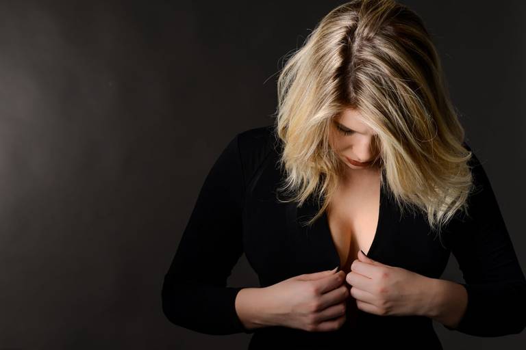 Ensaio sensual em estúdio fotografado pelo melhor fotógrafo de Curitiba e Campo Largo, Michel Druziki. 