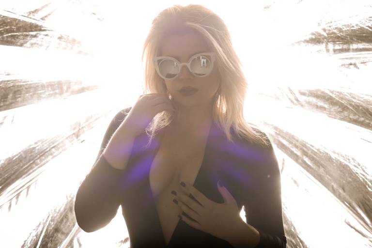 Ensaio sensual em estúdio fotografado pelo melhor fotógrafo de Curitiba e Campo Largo, Michel Druziki. 