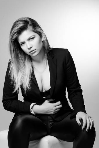 Michel Druziki melhor fotógrafo de estúdio de Campo Largo e Curitiba. Ensaio sensual estúdio Ju Arcangelo em preto e branco