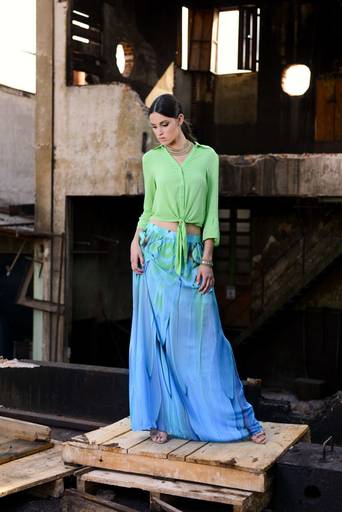 Ensaio feminino conceitual dentro da fábrica fotografado pelo melhor fotógrafo de Curitiba e Campo Largo, Michel Druziki. 