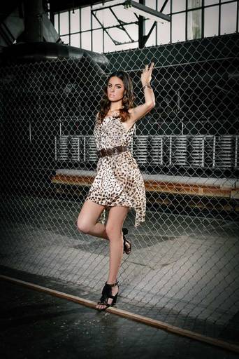 Ensaio feminino conceitual dentro da fábrica fotografado pelo melhor fotógrafo de Curitiba e Campo Largo, Michel Druziki. 