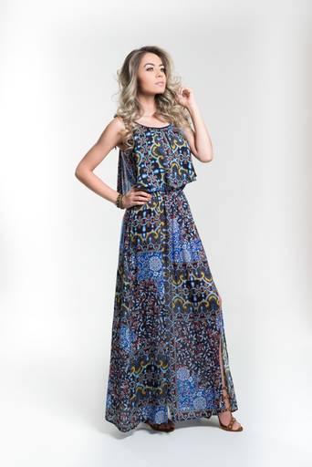 Ensaio feminino Mayara Gruba em estúdio fotografado pelo melhor fotógrafo de Curitiba e Campo Largo, Michel Druziki. 