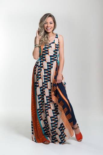 Ensaio feminino Mayara Gruba em estúdio fotografado pelo melhor fotógrafo de Curitiba e Campo Largo, Michel Druziki. 