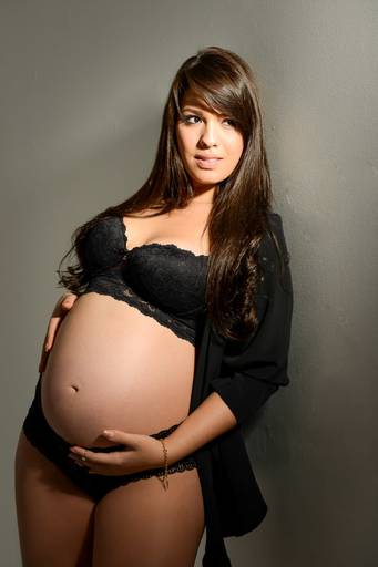 Ensaio gestante em estúdio Mayara Kroetz em Campo Largo, pelo melhor fotógrafo de Curitiba e região, Michel Druziki.