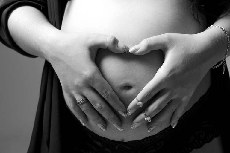 Ensaio gestante em estúdio Mayara Kroetz em Campo Largo, pelo melhor fotógrafo de Curitiba e região, Michel Druziki.