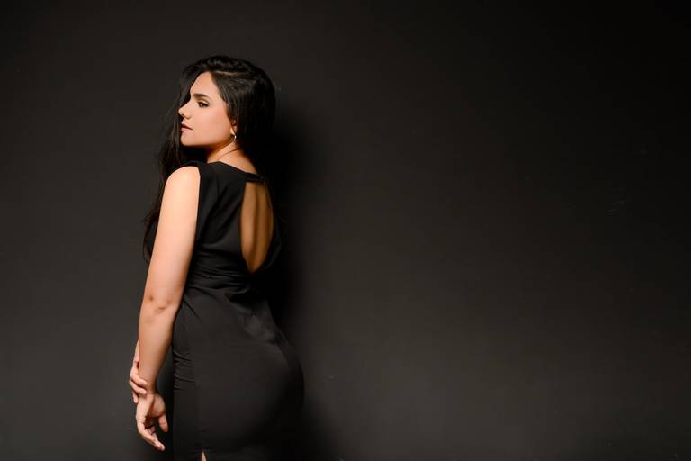 Ensaio feminino em estúdio  fotografado pelo melhor fotógrafo de Curitiba e Campo Largo, Michel Druziki. 