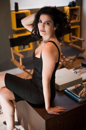 Michel druziki melhor fotografo de curitiba e campo largo ensaio lifestyle sentada na mesa