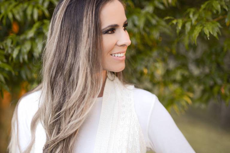 Ensaio feminino no campo, fotografado pelo melhor fotógrafo de Curitiba e Campo Largo, Michel Druziki.