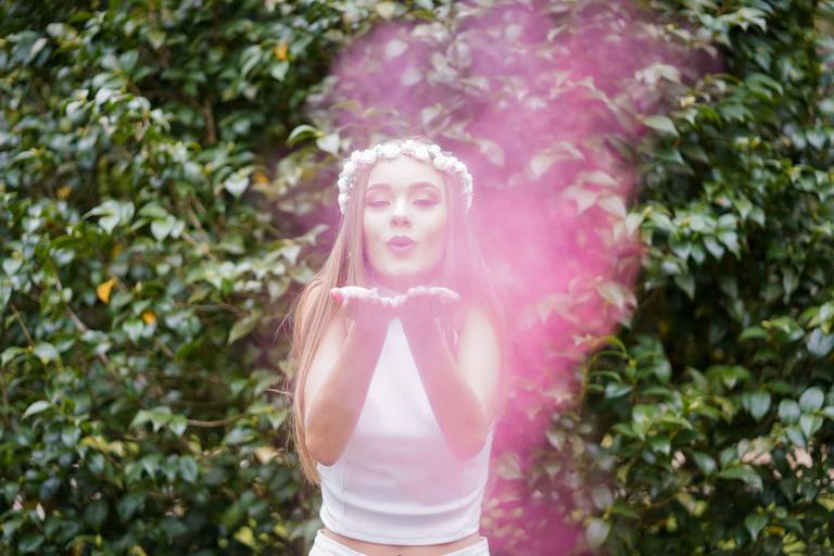 aniversário 15 anos ensaio menina bonita melhor fotografo de 15 anos melhor fotografo de evento melhor fotografo de ensaio curitiba campo largo brasil fotografia menina 15 anos fotos com tinta colorida