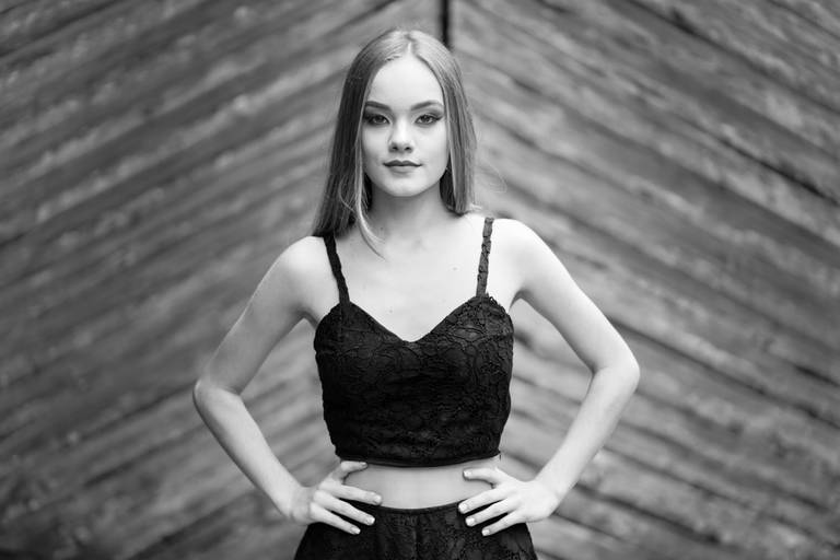 aniversário 15 anos ensaio menina bonita melhor fotografo de 15 anos melhor fotografo de evento melhor fotografo de ensaio curitiba campo largo brasil fotografia menina 15 anos foto preto e branco