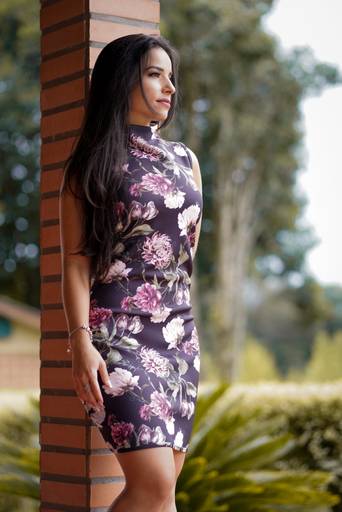 book curitiba mulher bonita encostada na janela melhor fotografo de ensaio