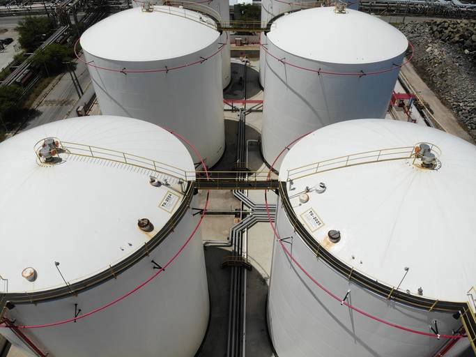 Inspeção aérea de tanque de estocagem com drone