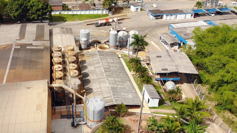 Inspeção aérea industrial com drone