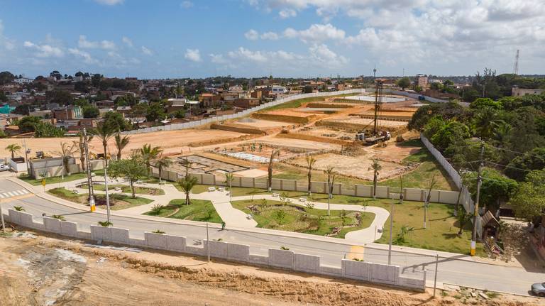 Imagens aéreas de obra